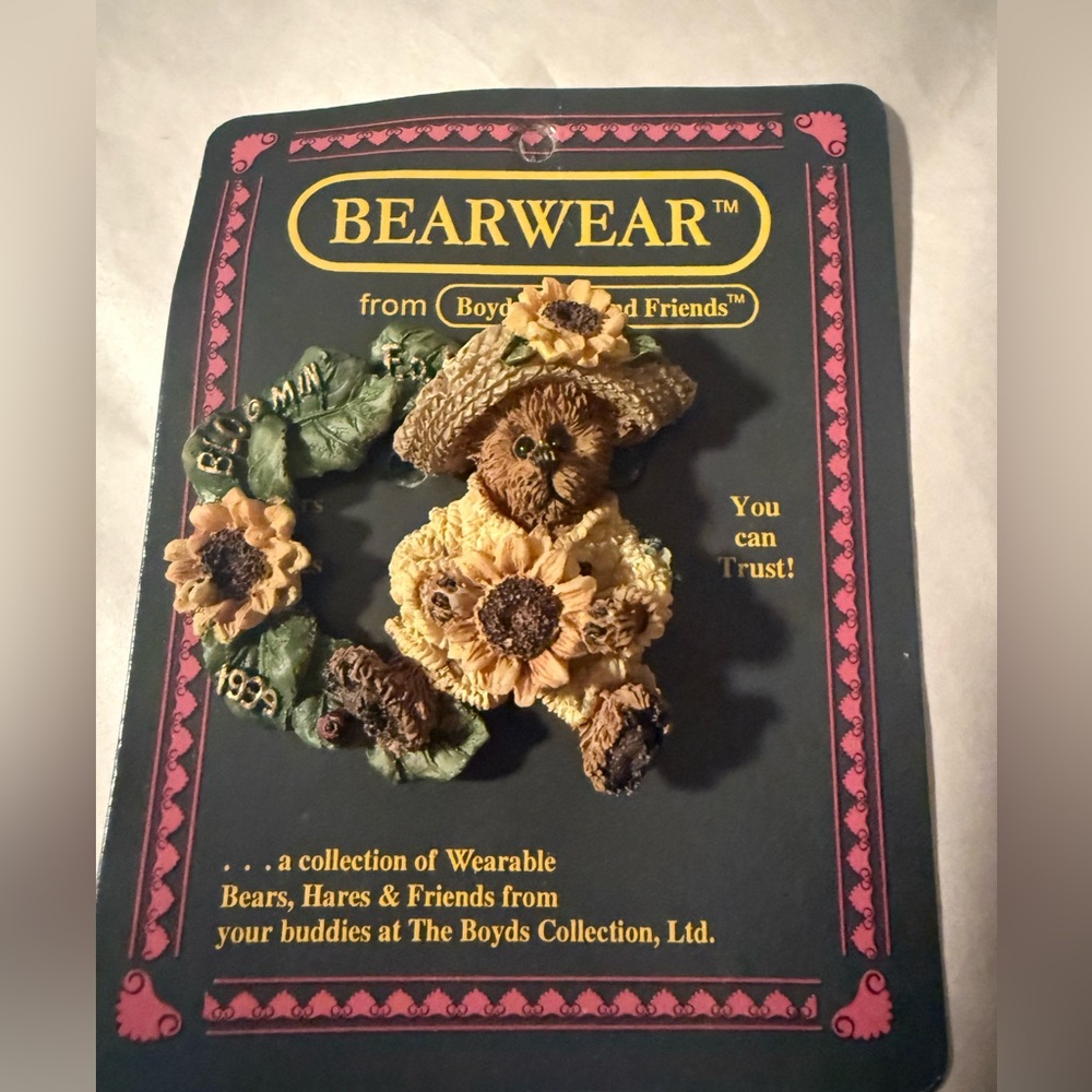 Vintage NIP Boyd's Bears "Bloomin' Bear" Bearwear Pin 1999 #01999-11